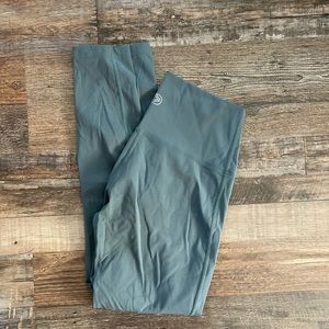 Savvi leggings size medium